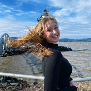 Meet your Posher, Caroline